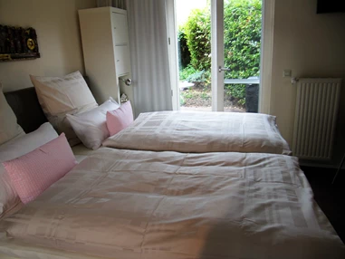 Monteurzimmer: Zwei separate Boxspringbetten im 1. OG der größeren Wohnung - Ferienwohnungen Stenzel in Laer bei Münster
