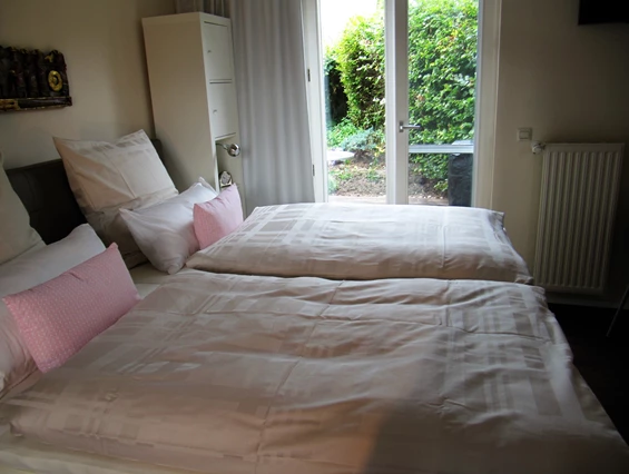 Monteurzimmer: Zwei separate Boxspringbetten im 1. OG der größeren Wohnung - Ferienwohnungen Stenzel in Laer bei Münster