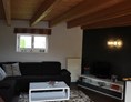 Monteurzimmer: Wohnbereich der größeren Wohnung mit Schlafcouch - Ferienwohnungen Stenzel in Laer bei Münster