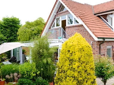 Monteurzimmer: Die kleinere Wohnung vom Garten aus gesehen - Ferienwohnungen Stenzel in Laer bei Münster