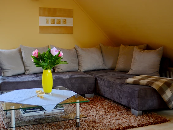Monteurzimmer: Die Sitzecke mit Schlafsofa - Ferienwohnungen Stenzel in Laer bei Münster