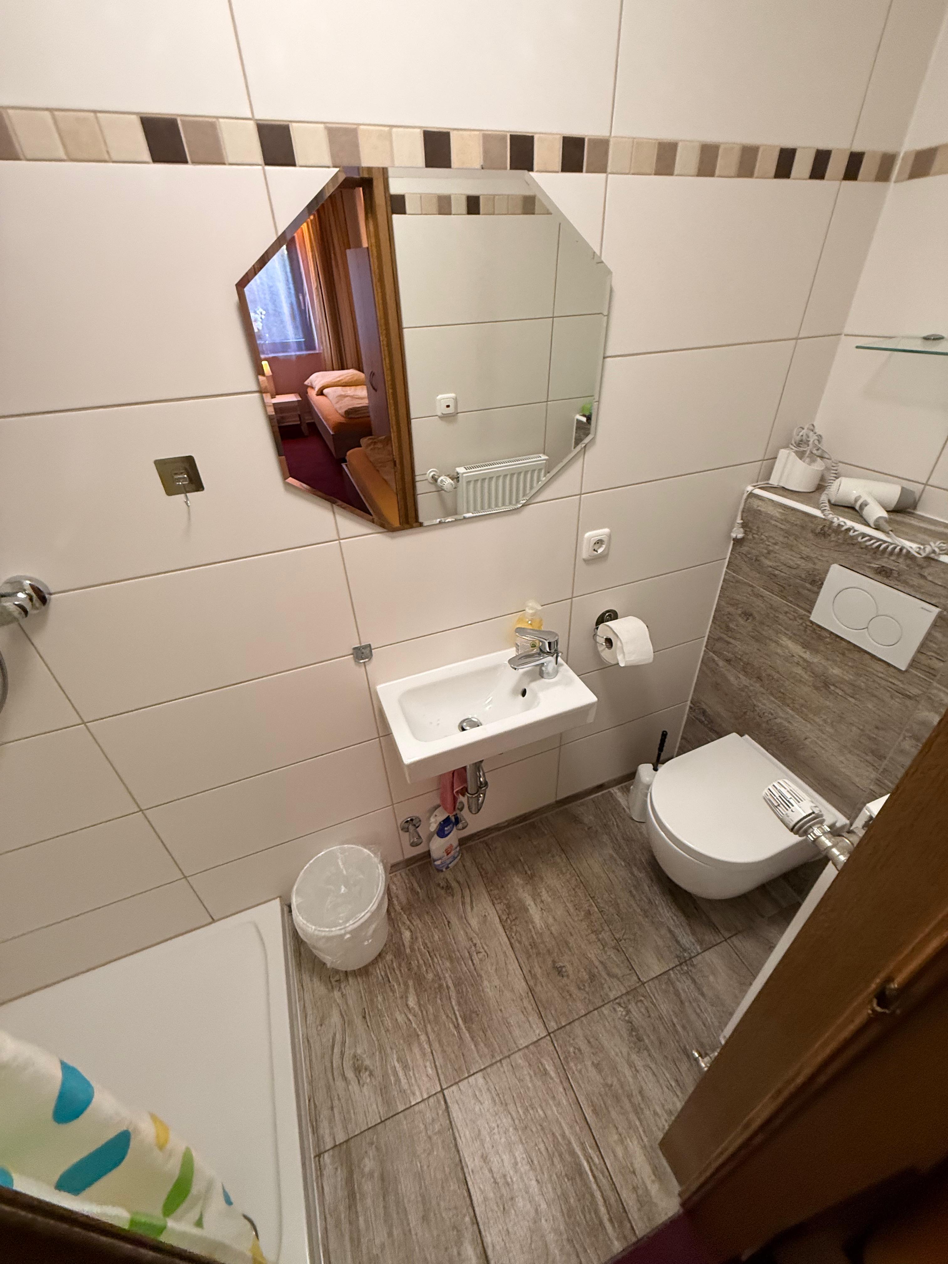 Monteurwohnung - Badezimmer: Gemeinschaftsbad - Bayern - Zimmer Nummer 6 - Dingolshausen/ Gerolzhofen