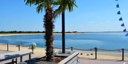 Monteurwohnung - Kaffeemaschine - Meppen - Ausblick vom Restaurant Deichkrone oben am See - Bärenhus