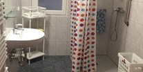 Monteurwohnung - Zimmertyp: Einzelzimmer - Allerheiligen bei Wildon - Badezimmer mit Dusche - SZU Amicalis GmbH Monteurwohnungen