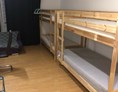 Monteurzimmer: 1 Zimmer mit 4 Betten - Monteurzimmer in Würzburg - 1 Zimmer mit 4 Betten 