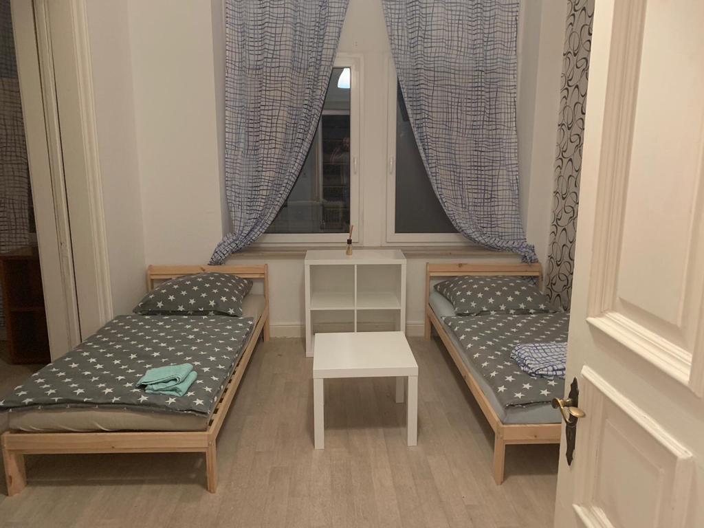 Monteurzimmer: Handwerker Bauarbeiter Monteurzimmer