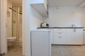 Monteurzimmer: Küche und Badezimmer - Krummenackerstraße