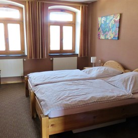 Monteurzimmer: Schlafzimmer mit zwei Einzelbetten - TOP-Ferienwohnung für Monteure nähe Kassel (A7)