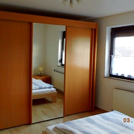 Monteurwohnung: 1 Schlafzimmer 3 Meter Schrank   - Monteurwohnung  Trostmann  Drei Zimmer Wohnung Möbliert zwei Schlafzimmer  im Privathaus