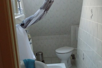 Monteurwohnung: Duschbad mit Dusche  WC - Monteurwohnung  Trostmann  Drei Zimmer Wohnung Möbliert zwei Schlafzimmer  im Privathaus