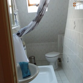 Monteurwohnung: Duschbad mit Dusche  WC - Monteurwohnung  Trostmann  Drei Zimmer Wohnung Möbliert zwei Schlafzimmer  im Privathaus