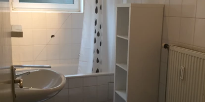 Monteurwohnung - Lauffen am Neckar - Badezimmer der Zwei-Zimmer-Wohnung - Schlehenweg