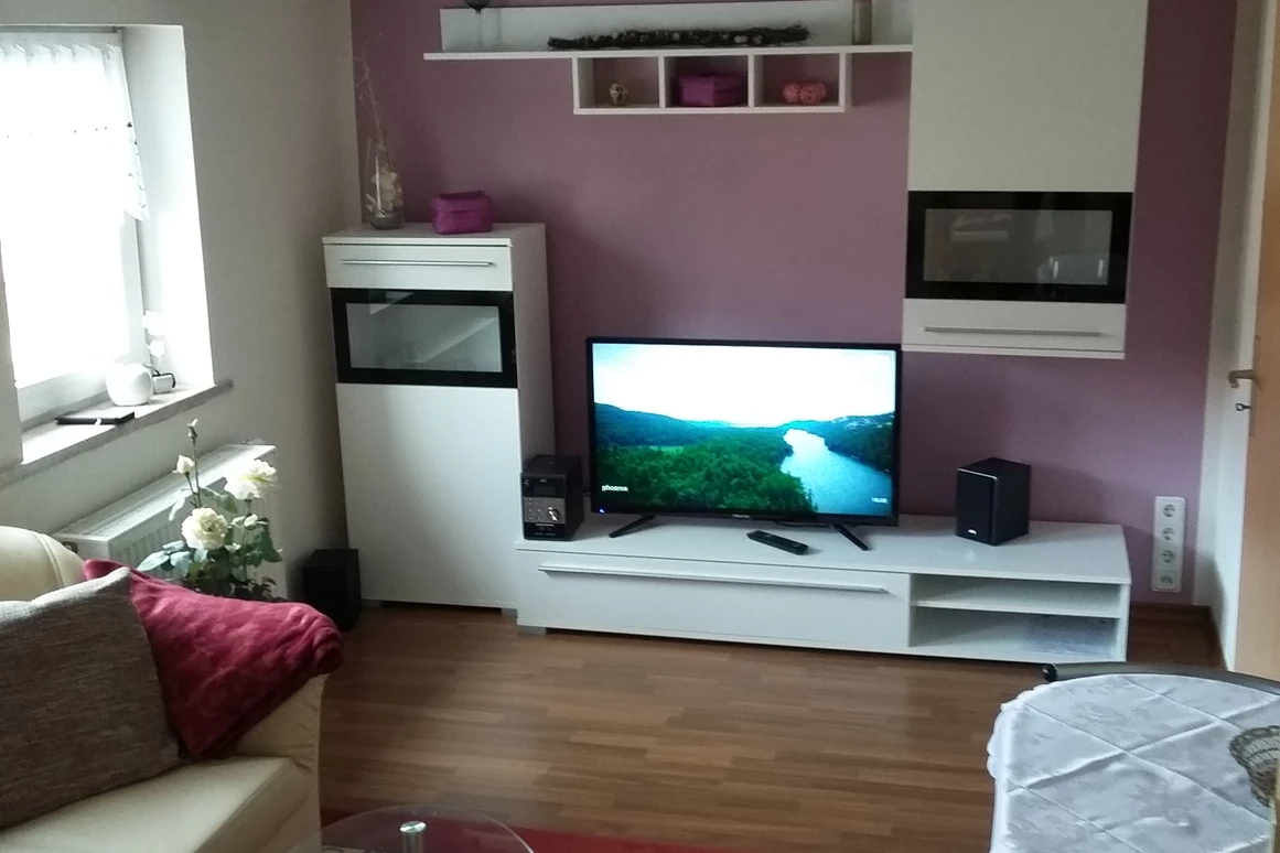 Monteurzimmer: Wohnzimmer  - Hexenstübchen/ moderne Ferienwohnung