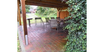 Monteurwohnung - WLAN - Flusslandschaft Elbe - überdachte Terrasse zum Rauchen und grillen - Zimmer u. Wohnungen für Handwerker u. Monteure 9 km östlich von Lüneburg