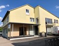 Monteurzimmer: Hausansicht / Eingangsbereich / Hofeinfahrt - M&A Immobilien - Offingen / rooms & apartments