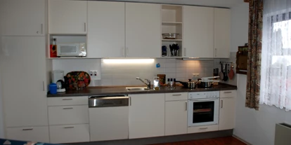Monteurwohnung - PLZ 88348 (Deutschland) - bestens ausgestattete neue Küchenzeile: Ceranfeld, Backofen, Mikrowelle, Spülmaschine, großer Kühlschrank mit Gefrierteil ... - Bantles Ferienwohnung im Parterre