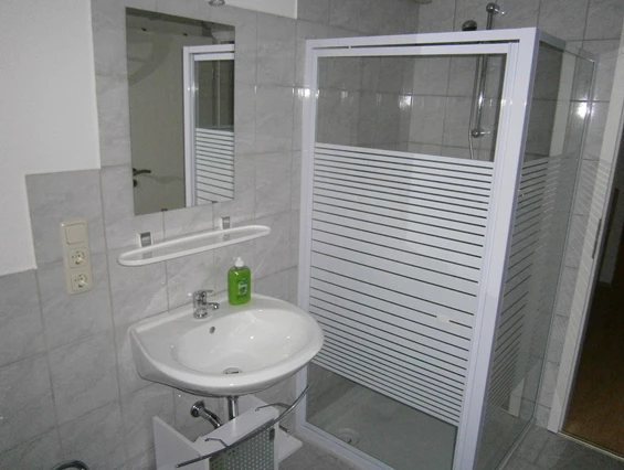 Monteurzimmer: Badezimmer - Monteurzimmer Lengwenus - Monteurwohnung Nähe Hildesheim
