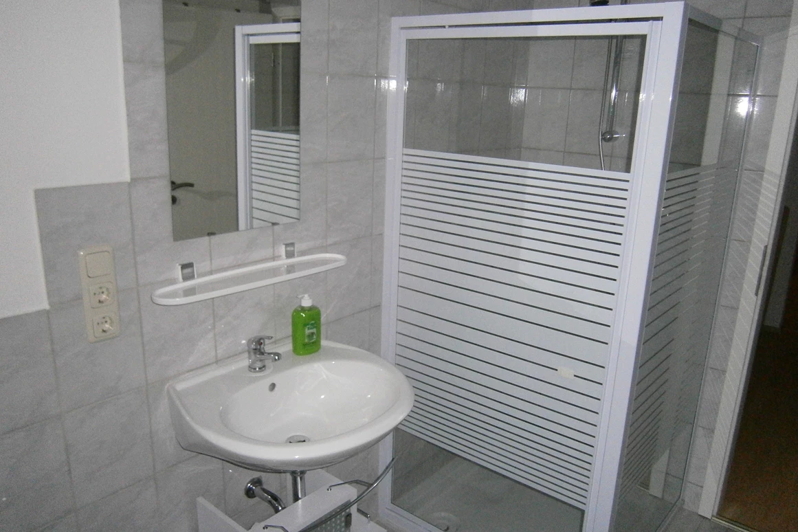 Monteurzimmer: Badezimmer - Monteurzimmer Lengwenus - Monteurwohnung Nähe Hildesheim