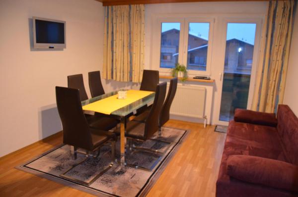 Monteurwohnung - TV - Alpenregion Bludenz - Esszimmer Appartement 18 - Hotel Garni Brigitte