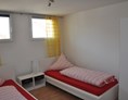 Monteurzimmer: Ein Schlafzimmer mit zwei Einzelbetten - Storchennest