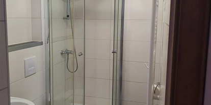 Monteurwohnung - TV - Falkensee - Bad im Zimmer 3 - Zimmervermietung-Velten
