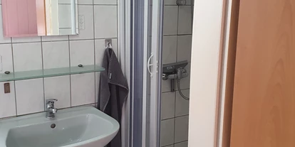Monteurwohnung - TV - Falkensee - Bad im Zimmer 4 - Zimmervermietung-Velten