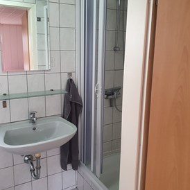 Monteurzimmer: Bad im Zimmer 4 - Zimmervermietung-Velten
