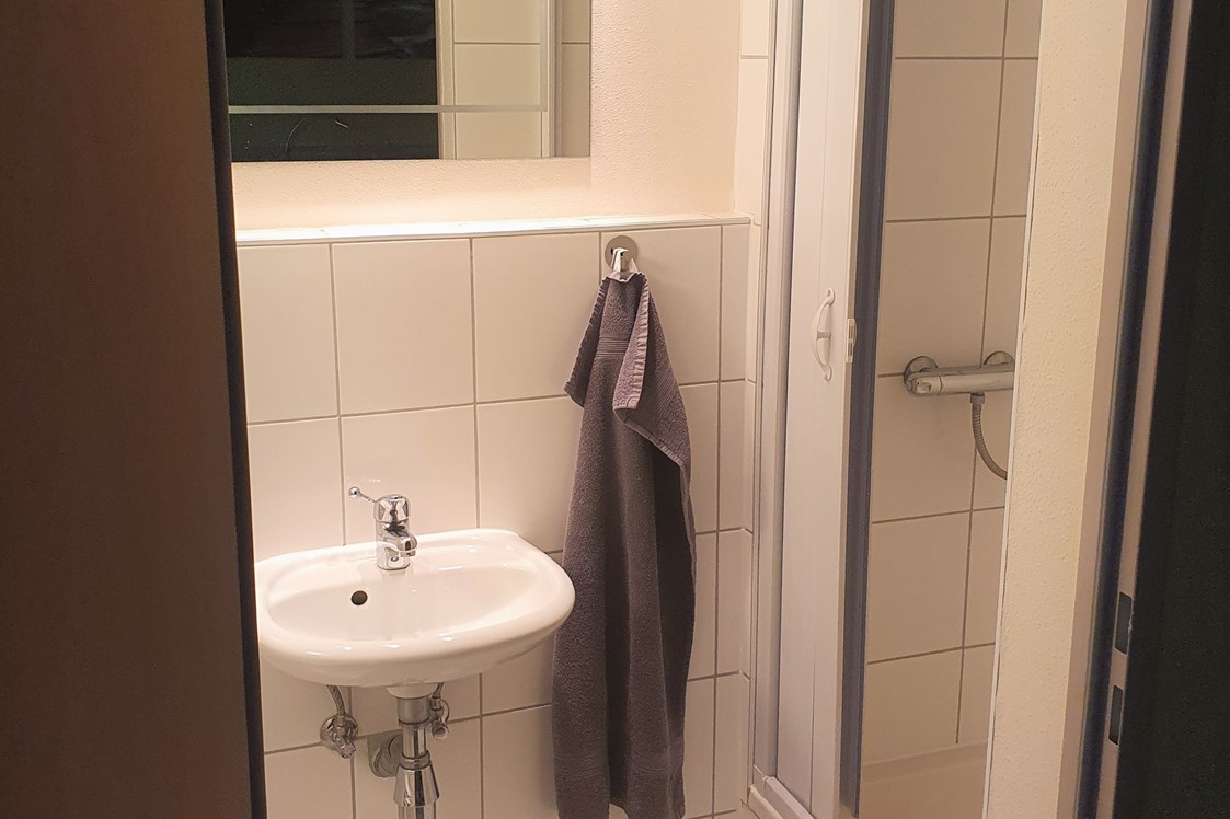 Monteurzimmer: Bad im Zimmer 1 - Zimmervermietung-Velten