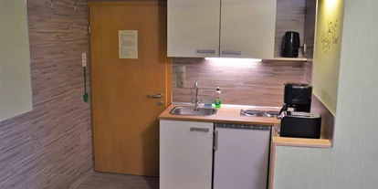 Monteurwohnung - TV - Falkensee - Küche von Zimmer 2 im Soutarrain - Zimmervermietung-Velten