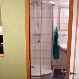 Monteurzimmer: Bad im Zimmer 2 - Zimmervermietung-Velten