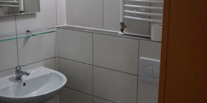Monteurwohnung - TV - Falkensee - Bad im Zimmer 2 - Zimmervermietung-Velten
