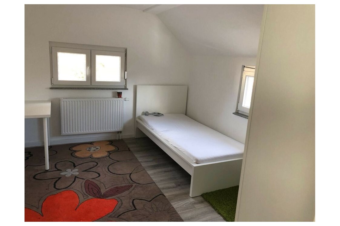 Monteurzimmer: Einzelbett - Zimmer in Leonberg 