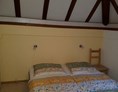 Monteurzimmer: unteres Schlafzimmer mit Doppelbett - Ferienhaus Tindy am Silbersee