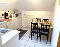 Monteurzimmer: Küche - Ab 11,21 pP, Vollausstattung, schnelles Internet, TV + Netflix, bequeme Betten, Küche, Balkon