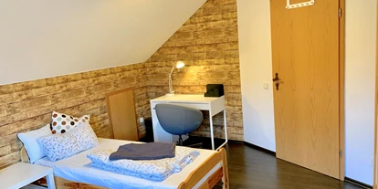 Monteurwohnung - PLZ 78736 (Deutschland) - Zimmer 2 - Ab 11,21 pP, Vollausstattung, schnelles Internet, TV + Netflix, bequeme Betten, Küche, Balkon