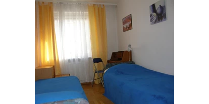 Monteurwohnung - PLZ 2482 (Österreich) - Eines der Doppelzimmer in der 3 Zimmerwohnung für 4 Personen - Arbeiterquartier Familie Haiderer
