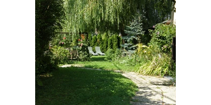 Monteurwohnung - PLZ 2482 (Österreich) - Traumhaft schöner schattiger Garten, Ruheoase zum Erholen, Grillplatz vorhanden, absolute Ruhelage. - Arbeiterquartier Familie Haiderer