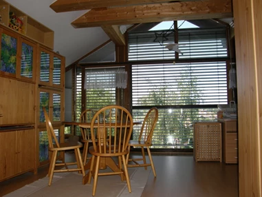 Monteurzimmer: Das ist  Garconiere für 1 - 2 Personen, mit herrlichem Blick zum Otto Wagner Spital und Hanusch Krankenhaud, Sonnenuntergang de westliche Richtung - Arbeiterquartier Familie Haiderer