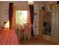 Monteurzimmer: Einbettzimmer im Haupthaus mit DU/WC/TV/KÜ, W-Lan, direkt Eingang vom Garten - Pension Famiie Haiderer