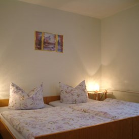 Monteurzimmer: Die Betten können als Einzel- und als Doppelbett genutzt werden. - Ferienwohnung "Zum Fuchsbau"