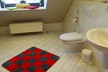 Monteurzimmer: Geräumiges Badezimmer der Monteurunterkunft - Ferienwohnung Maiwald