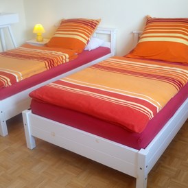 Monteurzimmer: Schlafzimmer mit zwei Einzelbetten - Ferienwohnung Maiwald