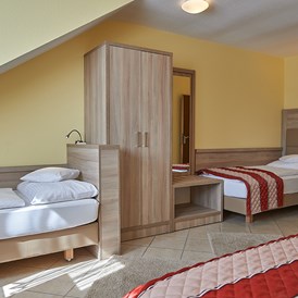 Monteurzimmer: Vierbettzimmer mit Bad ohne Küche. - Hotel Wendelstein GmbH