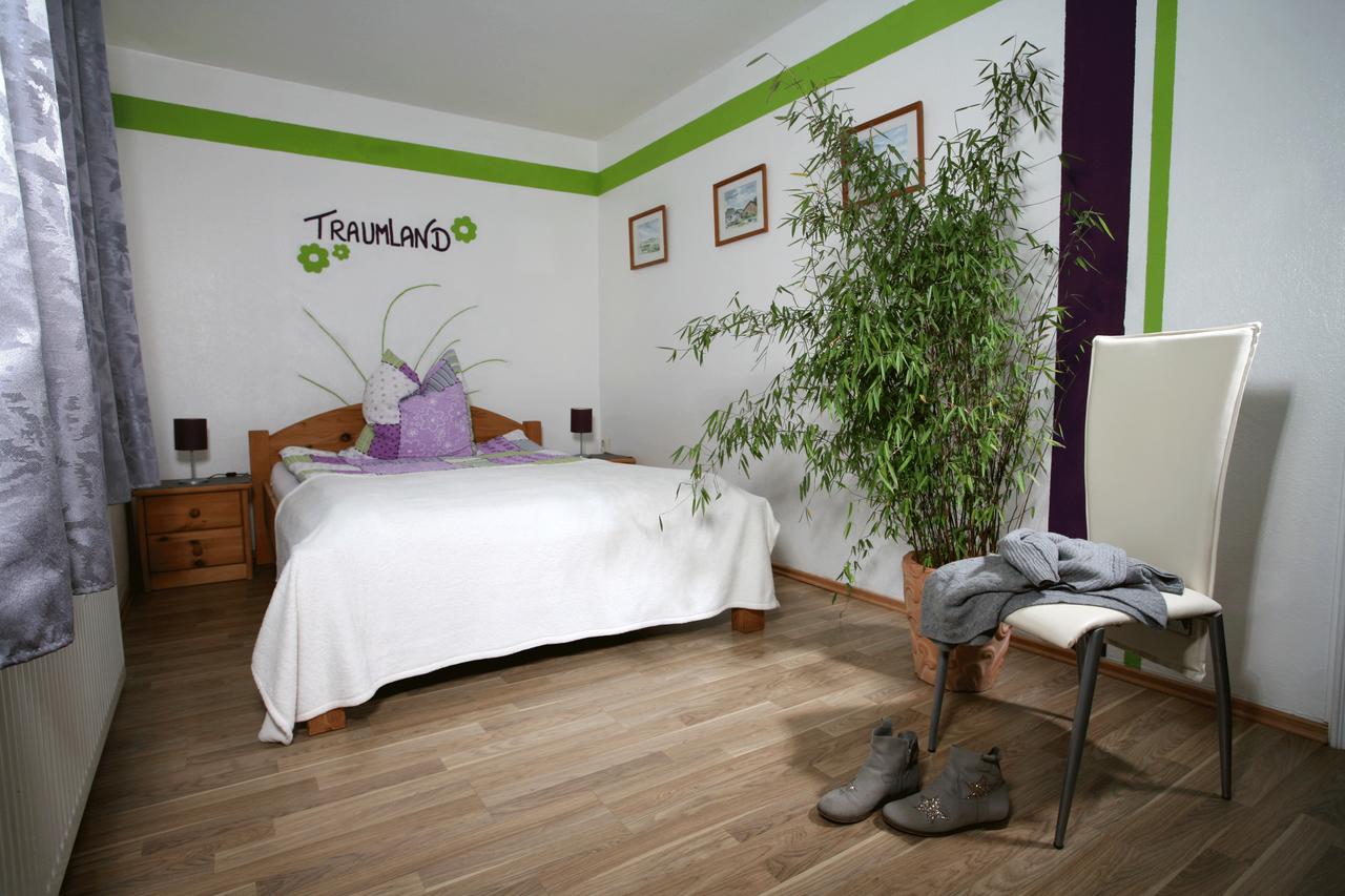 Monteurwohnung - Dähre - Schlafzimmer - Ferienwohnung 3 Zimmer 6 Betten