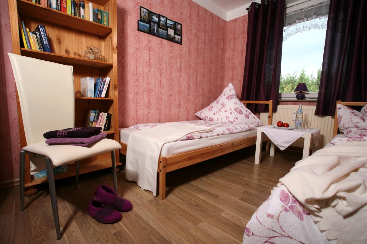 Monteurwohnung - Dähre - Schlafzimmer - Ferienwohnung 3 Zimmer 6 Betten