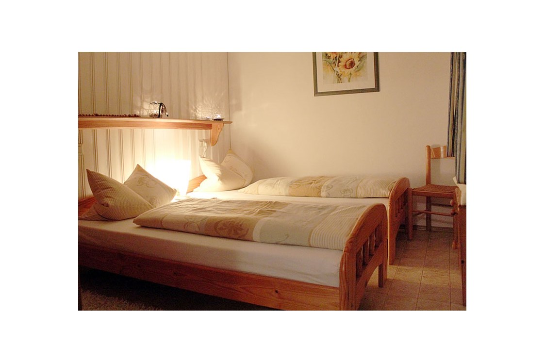 Monteurzimmer: Schlafzimmer mit Einzelbetten - Ferienhof Fischerhof