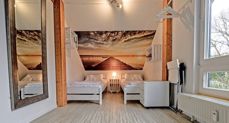 Monteurzimmer: Doppel Zimmer mit 2 Stück Einzel Betten  - mybrand boardinghouse Volksdorf