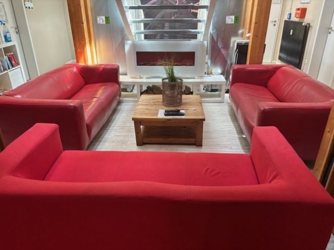 Monteurzimmer: Lobby TV Bereich - mybrand boardinghouse Volksdorf