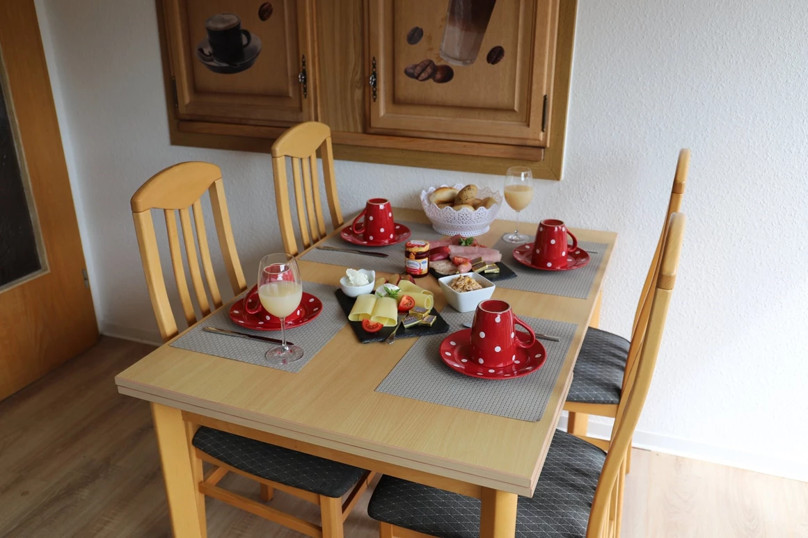 Monteurzimmer: Esstisch - Haus Körner