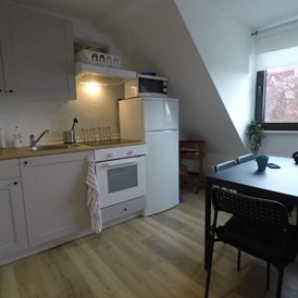 Monteurzimmer: Küche und Essplatz - Monteurswohnung TAKAppartement Dormagen DG